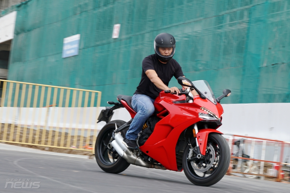 ducati supersport khong danh cho ke yeu tim