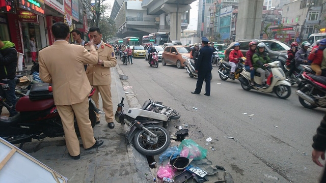 ha noi camry dam hang loat phuong tien 5 nguoi bi thuong