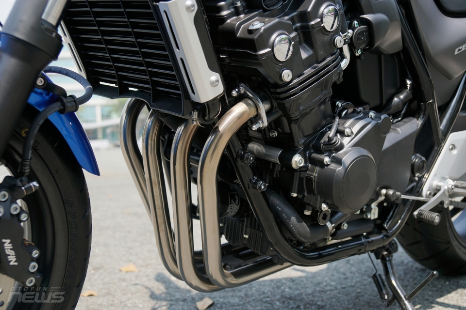 Cận cảnh Honda CB400SF: Thiết kế gọn gàng, phù hợp nhiều độ tuổi và dễ vận hành can canh honda cb400sf thiet ke gon gang phu hop nhieu do tuoi va de van hanh