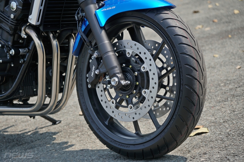 Cận cảnh Honda CB400SF: Thiết kế gọn gàng, phù hợp nhiều độ tuổi và dễ vận hành can canh honda cb400sf thiet ke gon gang phu hop nhieu do tuoi va de van hanh