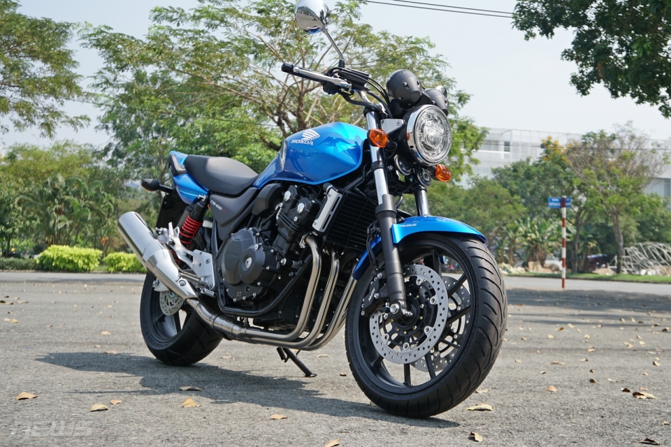 Cận cảnh Honda CB400SF: Thiết kế gọn gàng, phù hợp nhiều độ tuổi và dễ vận hành can canh honda cb400sf thiet ke gon gang phu hop nhieu do tuoi va de van hanh