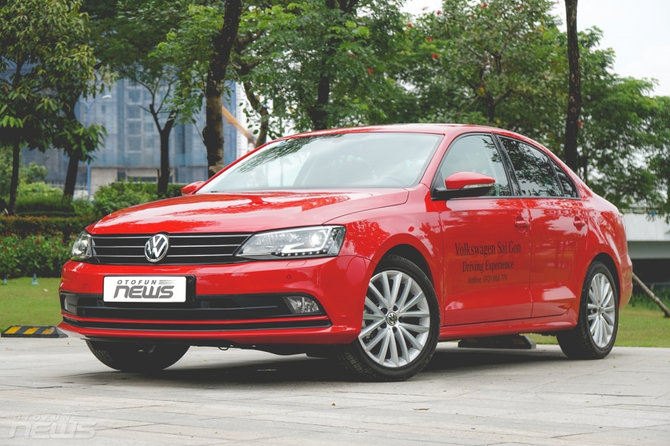 Trải nghiệm nhanh Volkswagen Jetta: Đầm chắc nhưng cách âm chưa tốt trai nghiem nhanh volkswagen jetta dam chac nhung cach am chua tot