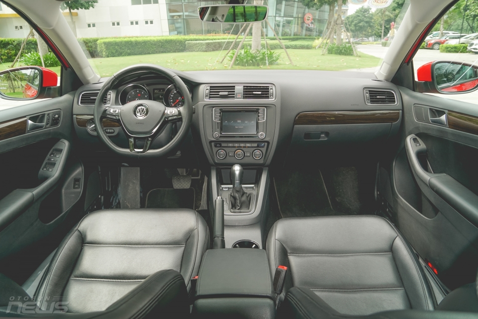 Trải nghiệm nhanh Volkswagen Jetta: Đầm chắc nhưng cách âm chưa tốt trai nghiem nhanh volkswagen jetta dam chac nhung cach am chua tot