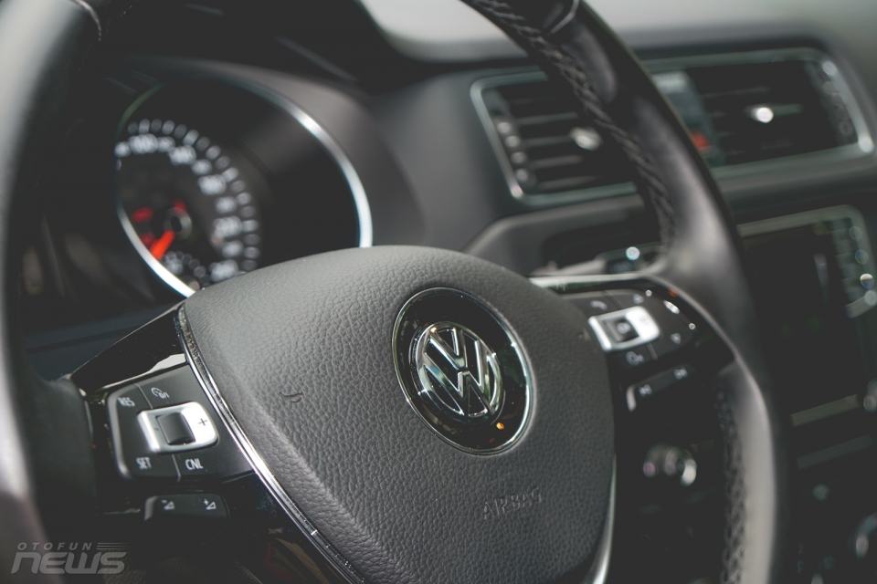 Trải nghiệm nhanh Volkswagen Jetta: Đầm chắc nhưng cách âm chưa tốt trai nghiem nhanh volkswagen jetta dam chac nhung cach am chua tot
