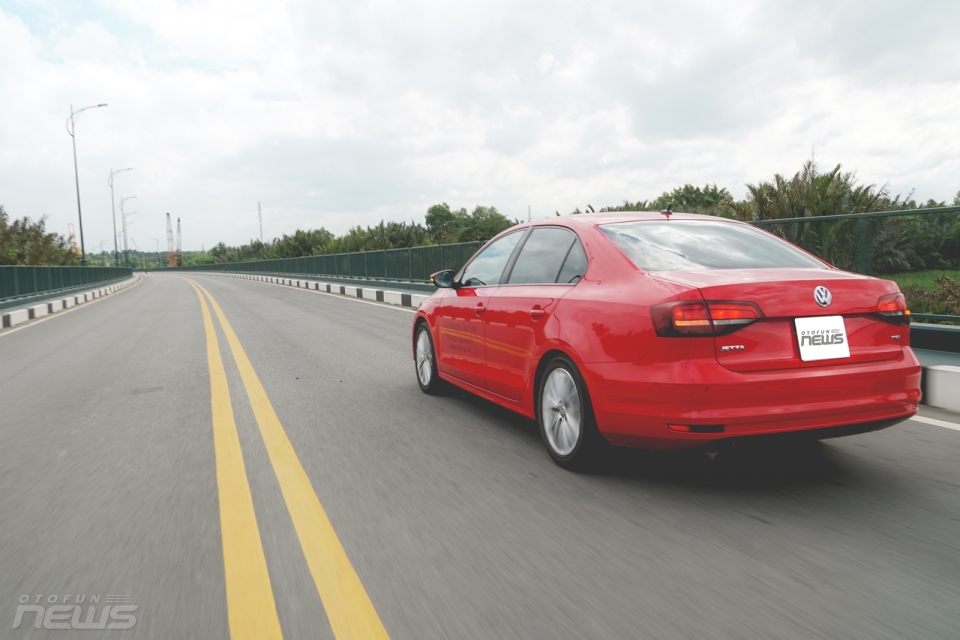 trai nghiem nhanh volkswagen jetta dam chac nhung cach am chua tot