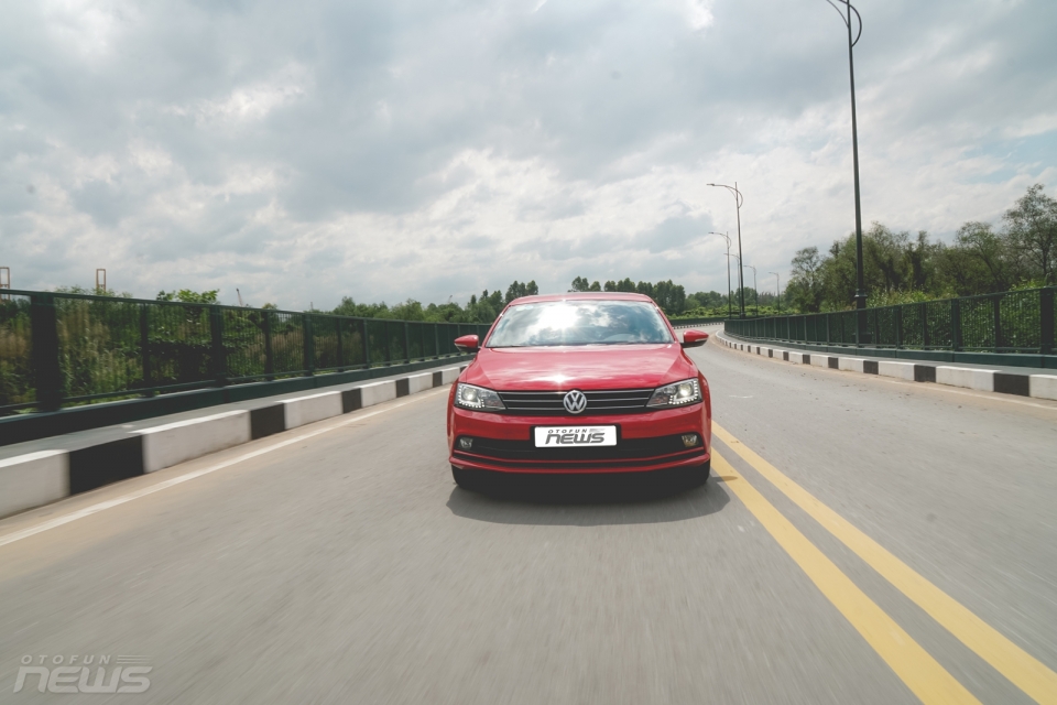trai nghiem nhanh volkswagen jetta dam chac nhung cach am chua tot