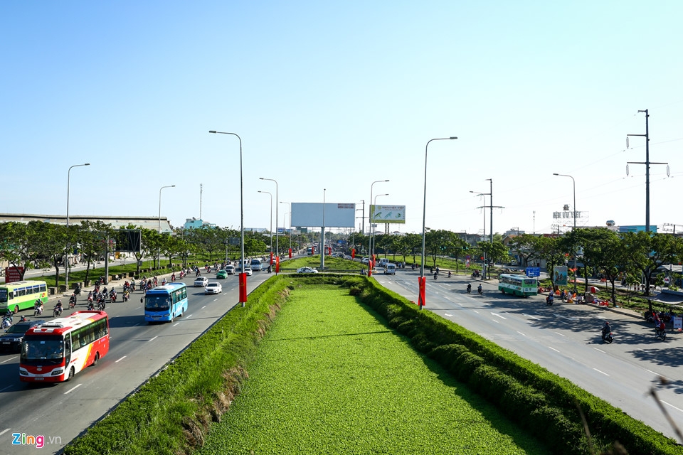Người dân lỉnh kỉnh trở về TP Hồ Chí Minh dưới cái nắng 35 độ C nguoi dan linh kinh tro ve tp ho chi minh duoi cai nang 35 do c