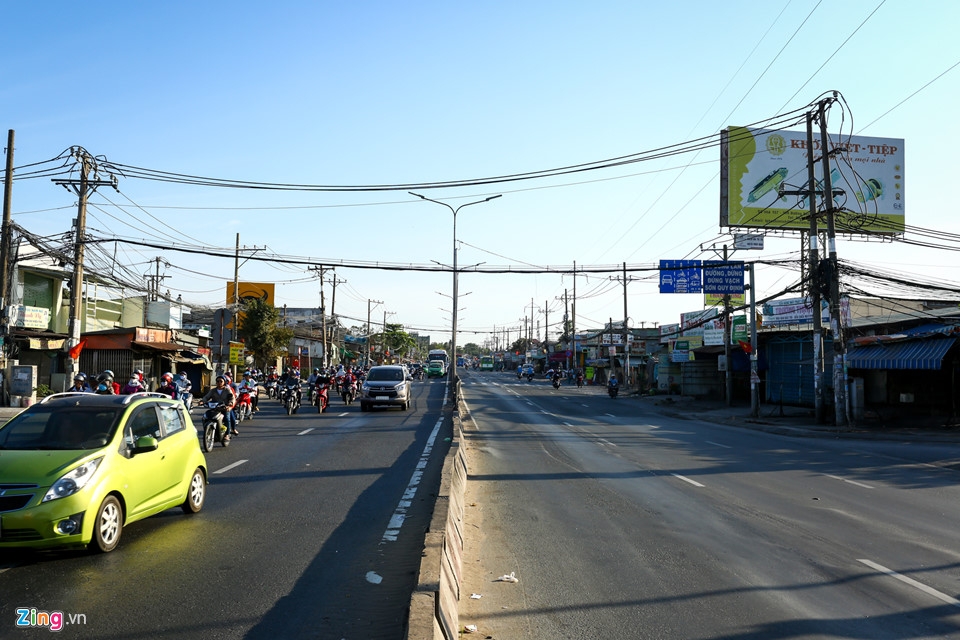 Người dân lỉnh kỉnh trở về TP Hồ Chí Minh dưới cái nắng 35 độ C nguoi dan linh kinh tro ve tp ho chi minh duoi cai nang 35 do c