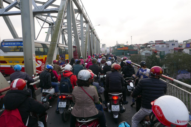 hang trieu nguoi dan tro lai thu do sau ky nghi tet