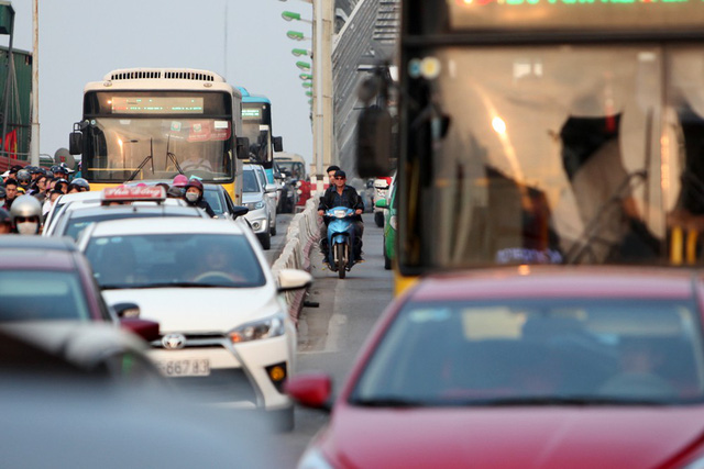 hang trieu nguoi dan tro lai thu do sau ky nghi tet