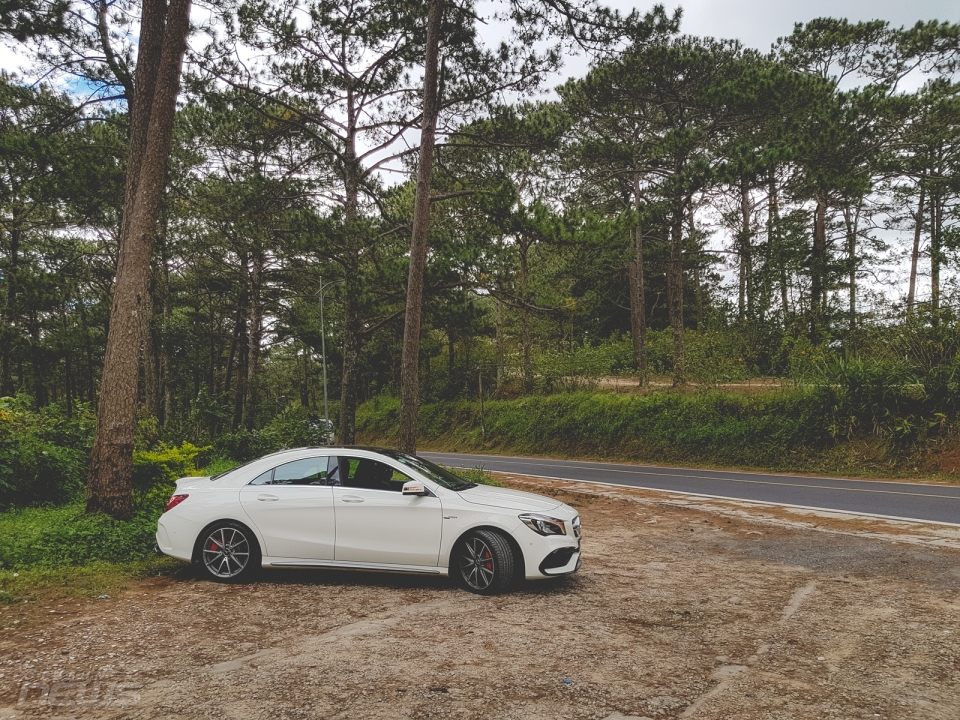 Lên núi xuống biển cùng Mercedes-Benz CLA 45 AMG len nui xuong bien cung mercedes benz cla 45 amg
