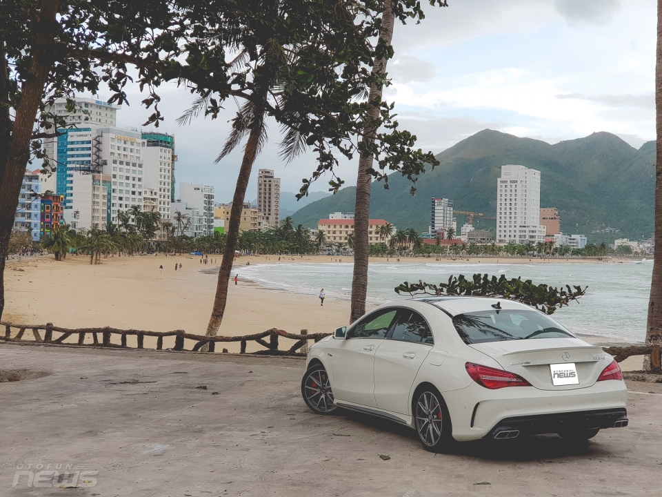 Lên núi xuống biển cùng Mercedes-Benz CLA 45 AMG len nui xuong bien cung mercedes benz cla 45 amg