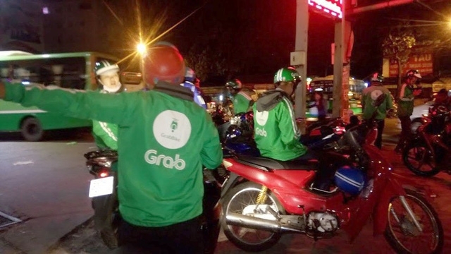 Grab "giả" lộng hành Bến xe miền Đông và Tân Sơn Nhất