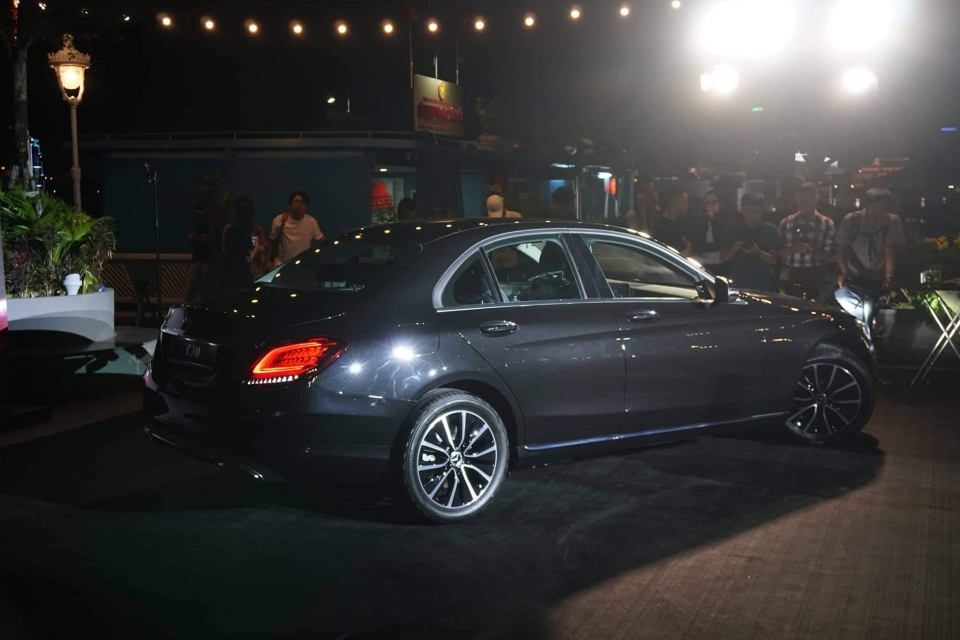 mercesdes benz c class 2019 phien ban nang cap dang gia
