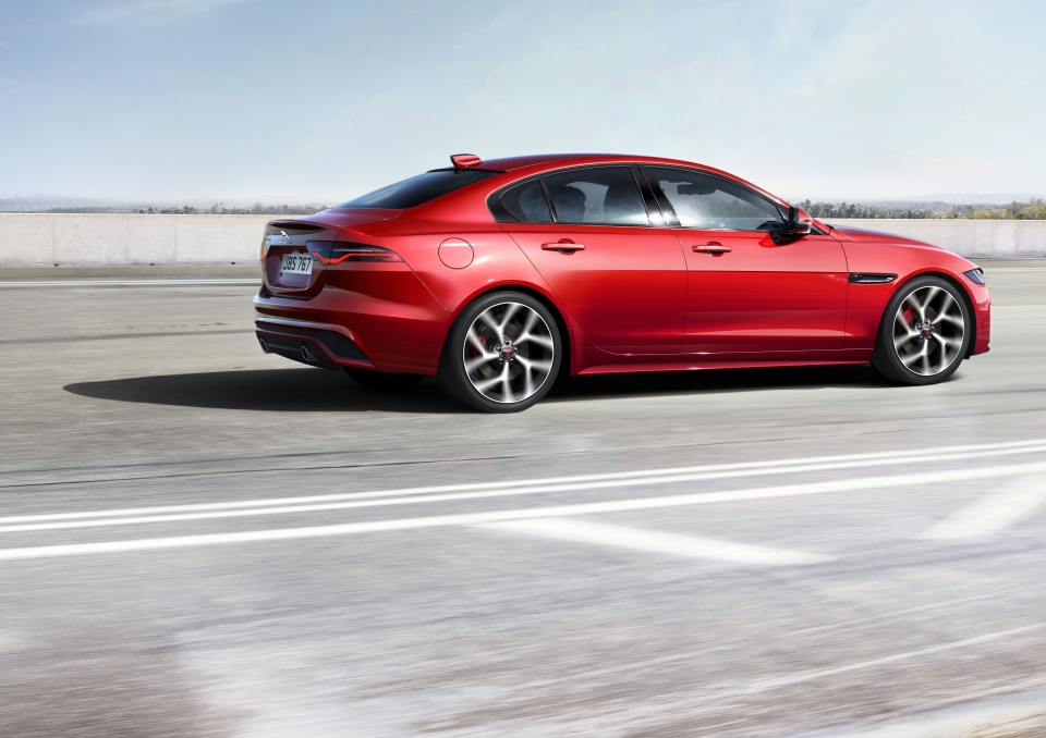 Jaguar XE 2019: Thay đổi toàn diện từ trong ra ngoài jaguar xe 2019 thay doi toan dien tu trong ra ngoai