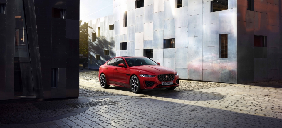 Jaguar XE 2019: Thay đổi toàn diện từ trong ra ngoài jaguar xe 2019 thay doi toan dien tu trong ra ngoai