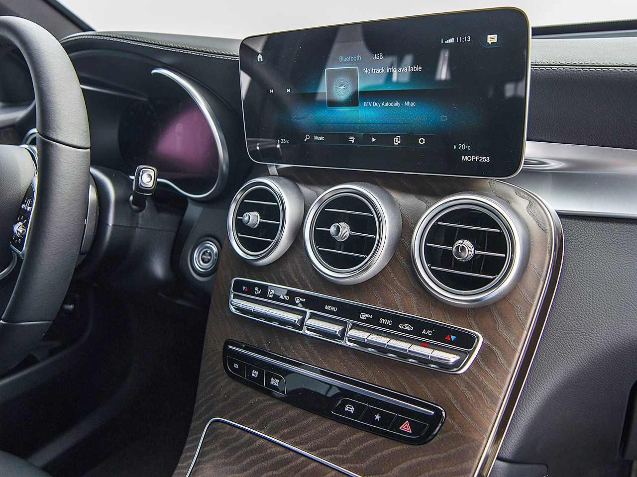 Mercedes-Benz giới thiệu GLC 200 và GLC 200 4MATIC với giá từ 1,749 tỷ đồng mercedes benz gioi thieu glc 200 va glc 200 4matic voi gia tu 1749 ty dong