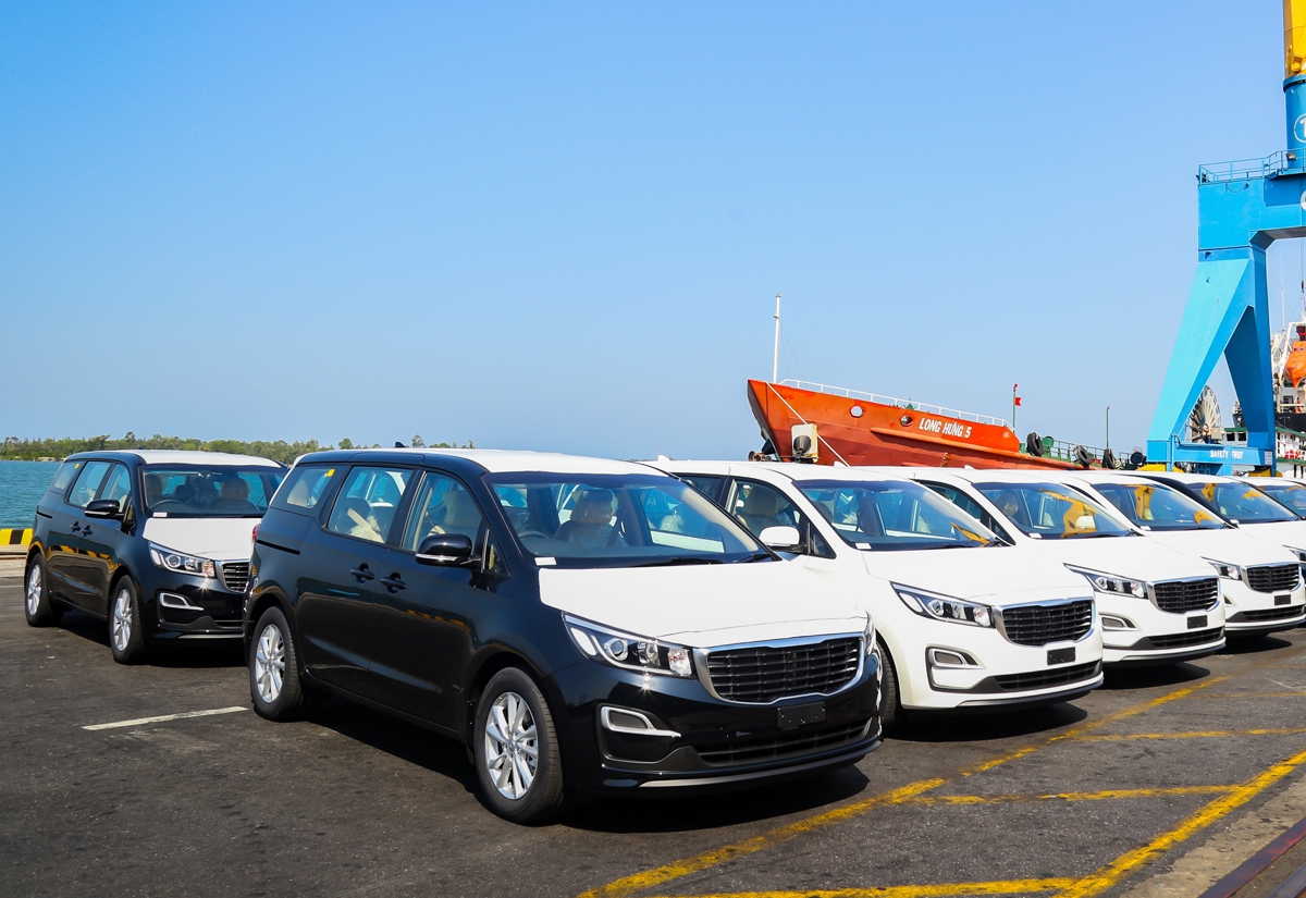 Thaco xuất khẩu 40 xe Kia Grand Carnival sang Thái Lan thaco xuat khau 40 xe kia grand carnival sang thai lan