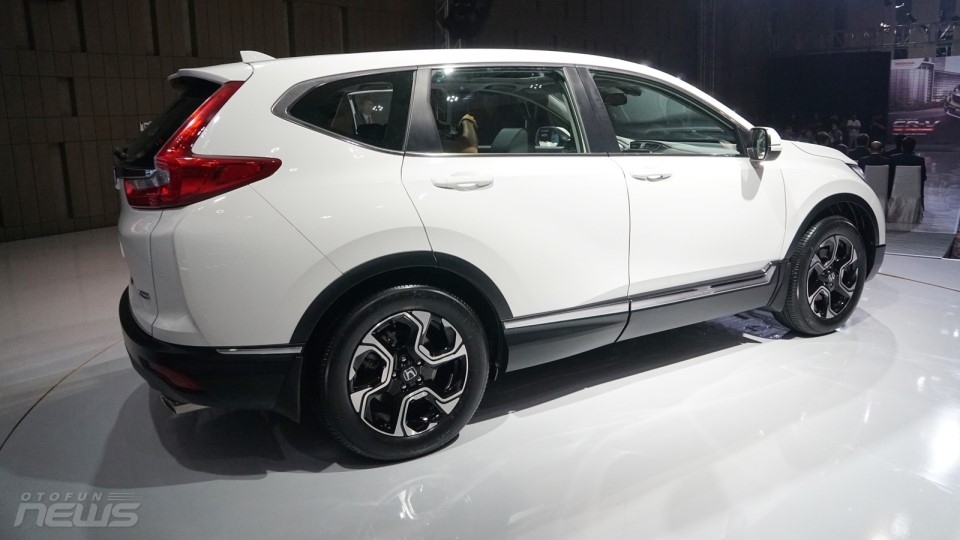 doanh so honda cr v tang dot bien duoi sat toyota vios
