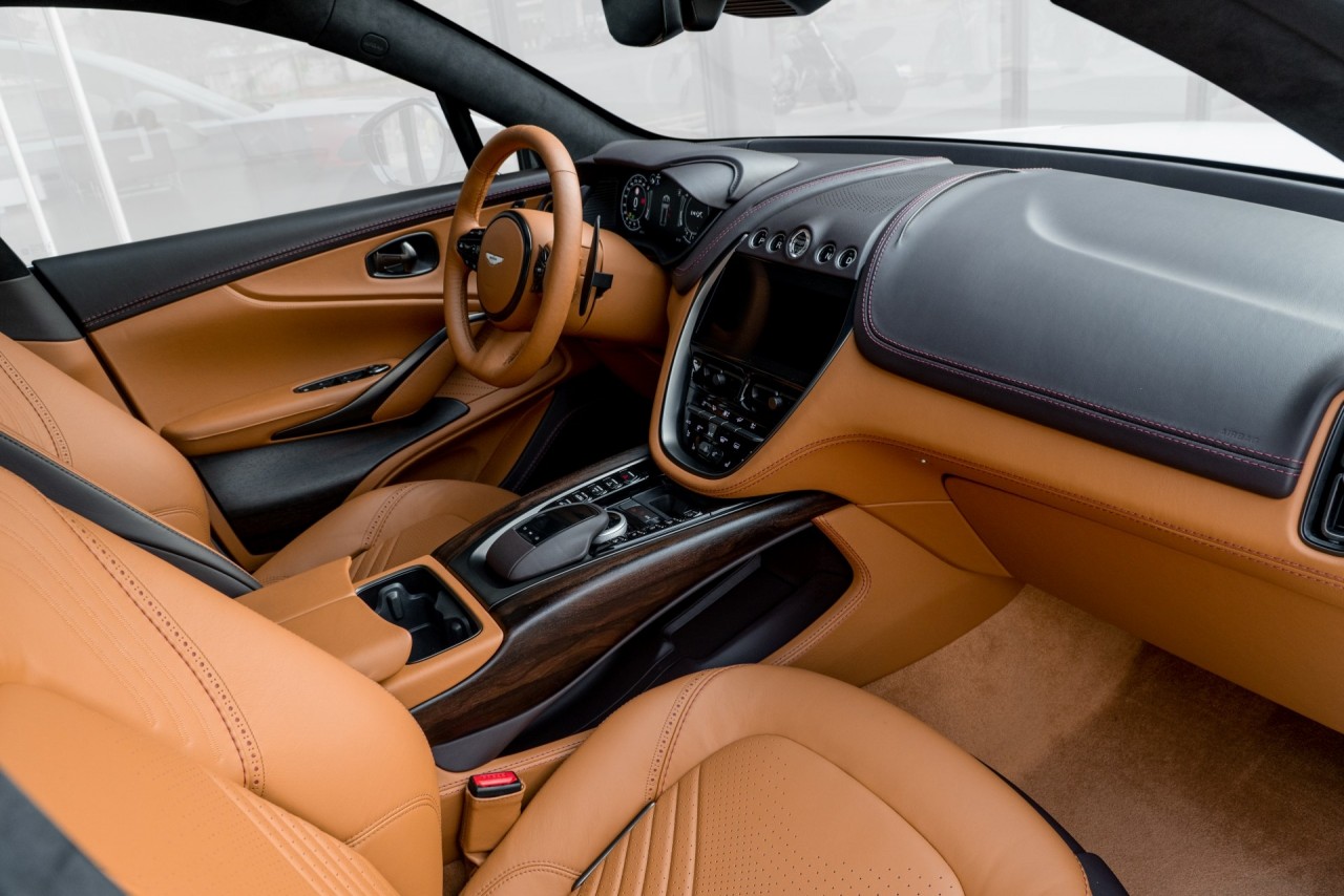 Aston Martin DBX chính hãng có mặt tại Việt Nam Aston Martin DBX chính hãng có mặt tại Việt Nam