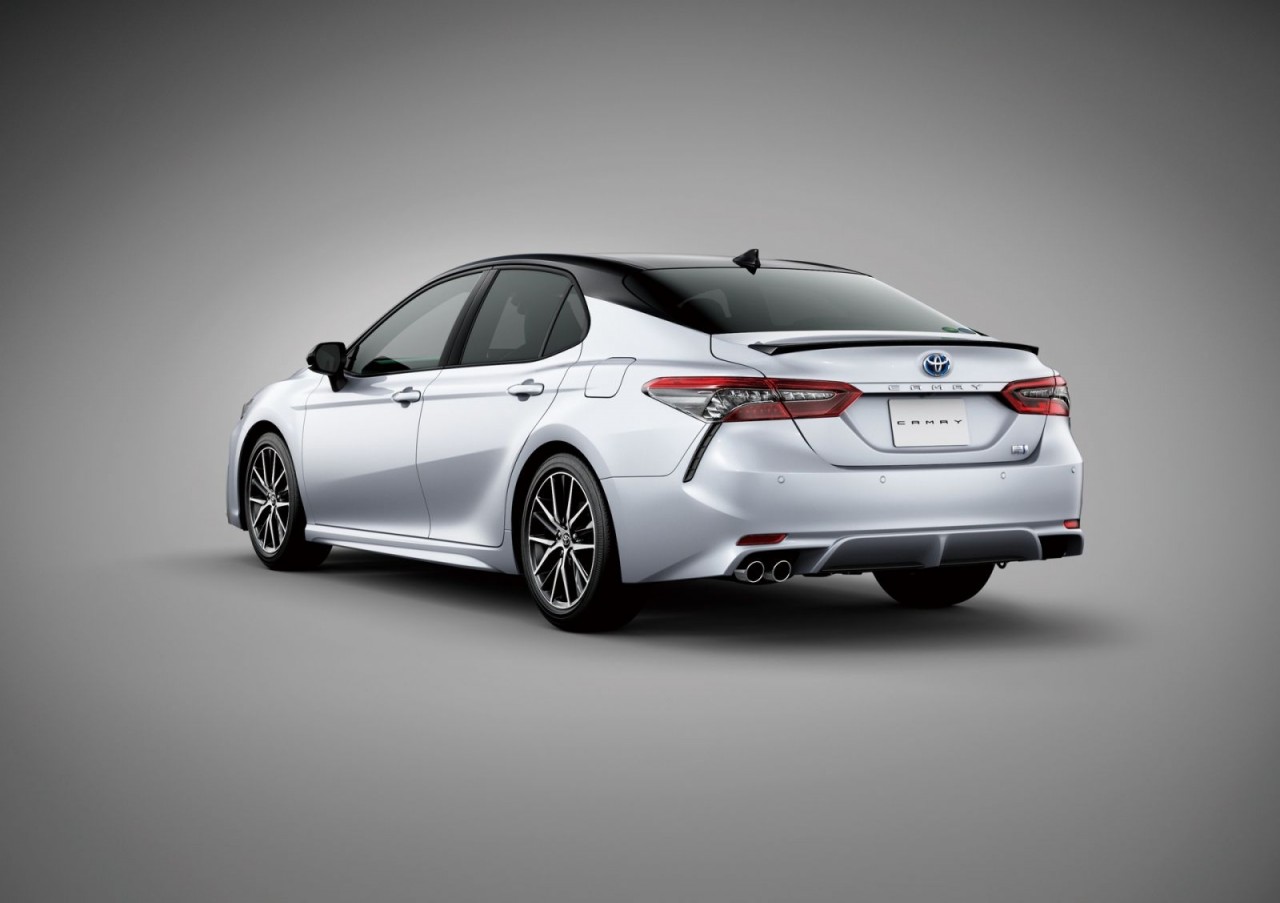 Toyota Camry 2021 ra mắt tại Nhật Bản