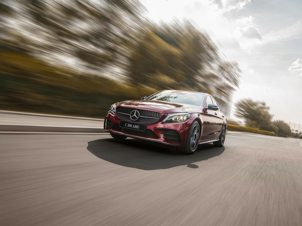 Mercedes-Benz Việt Nam ẩn tính năng hỗ trợ đỗ xe chủ động