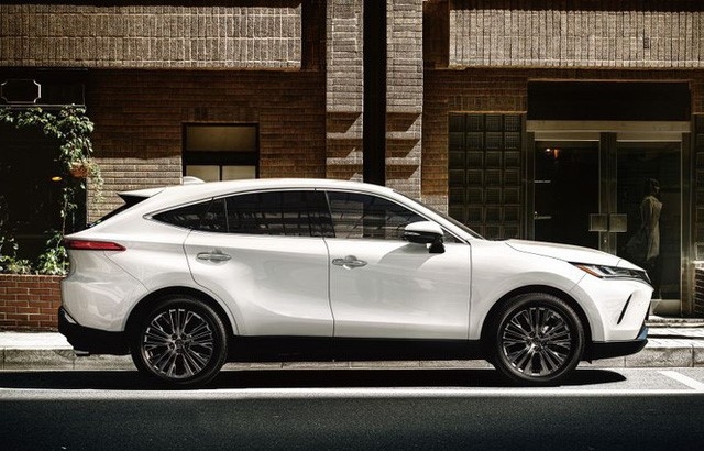 Toyota Harrier có mắt tại Singapore với giá 2,78 tỷ đồng Toyota Harrier có mắt tại Singapore với giá 2,78 tỷ đồng