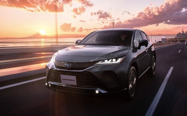 Toyota Harrier có mắt tại Singapore với giá 2,78 tỷ đồng Toyota Harrier có mắt tại Singapore với giá 2,78 tỷ đồng