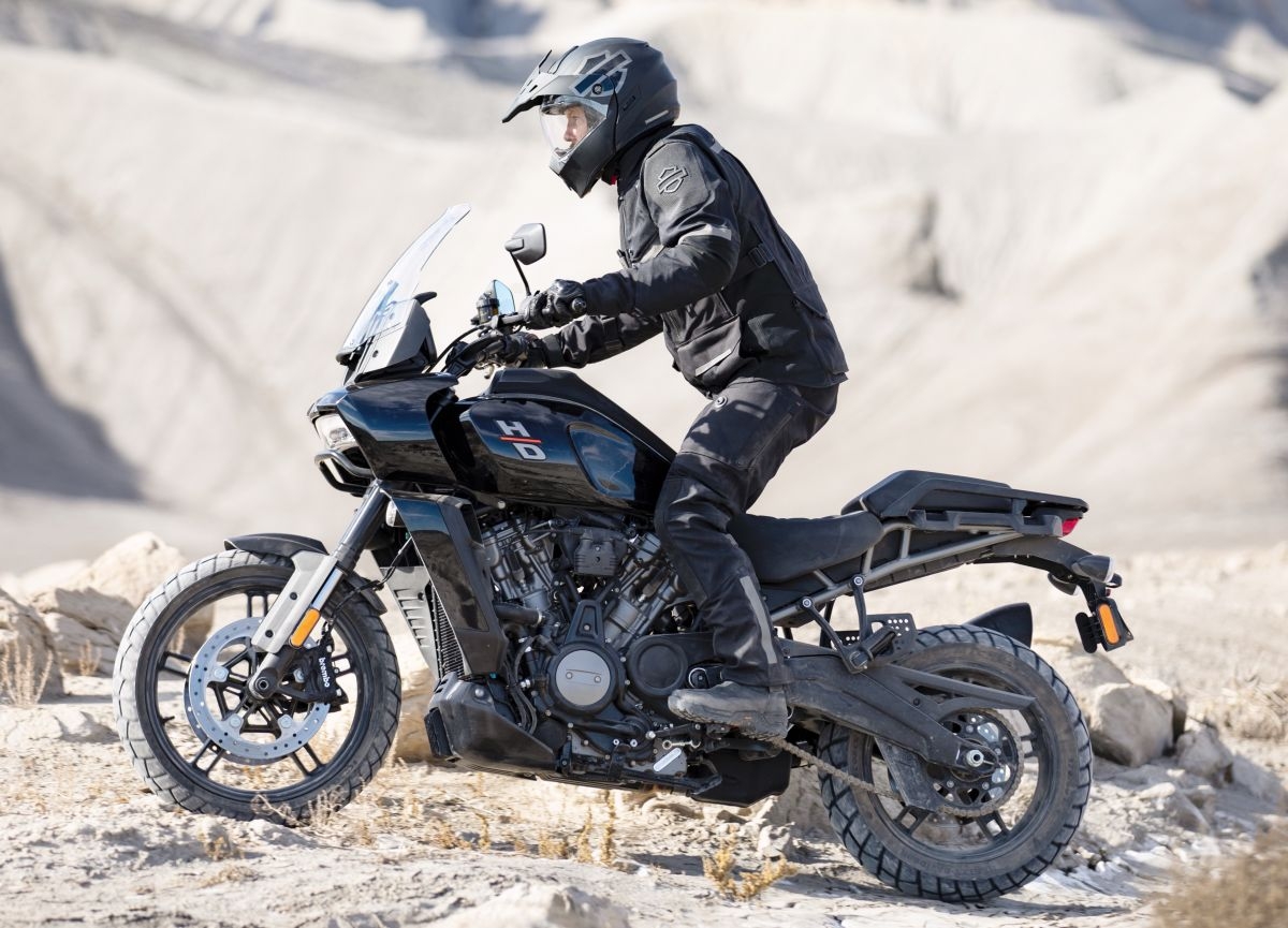 Harley-Davidson giới thiệu bộ đôi Adventure đầu tiên Harley-Davidson giới thiệu bộ đôi Adventure đầu tiên