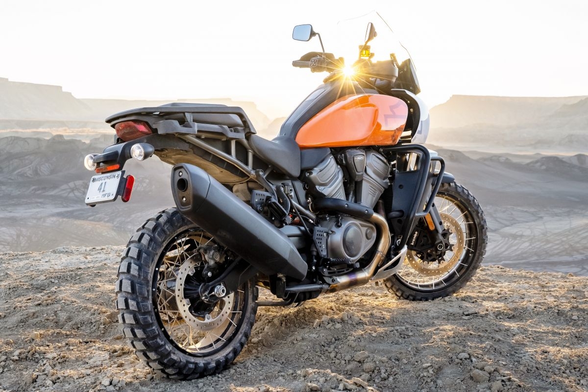 Harley-Davidson giới thiệu bộ đôi Adventure đầu tiên Harley-Davidson giới thiệu bộ đôi Adventure đầu tiên