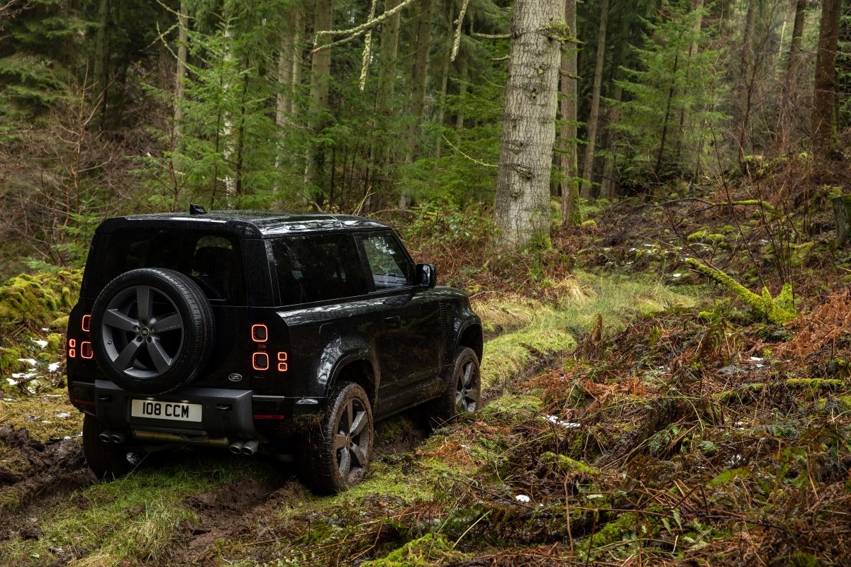 Land Rover trình làng Defender V8 2022 mạnh 518 mã lực Land Rover trình làng Defender V8 2022 mạnh 518 mã lực