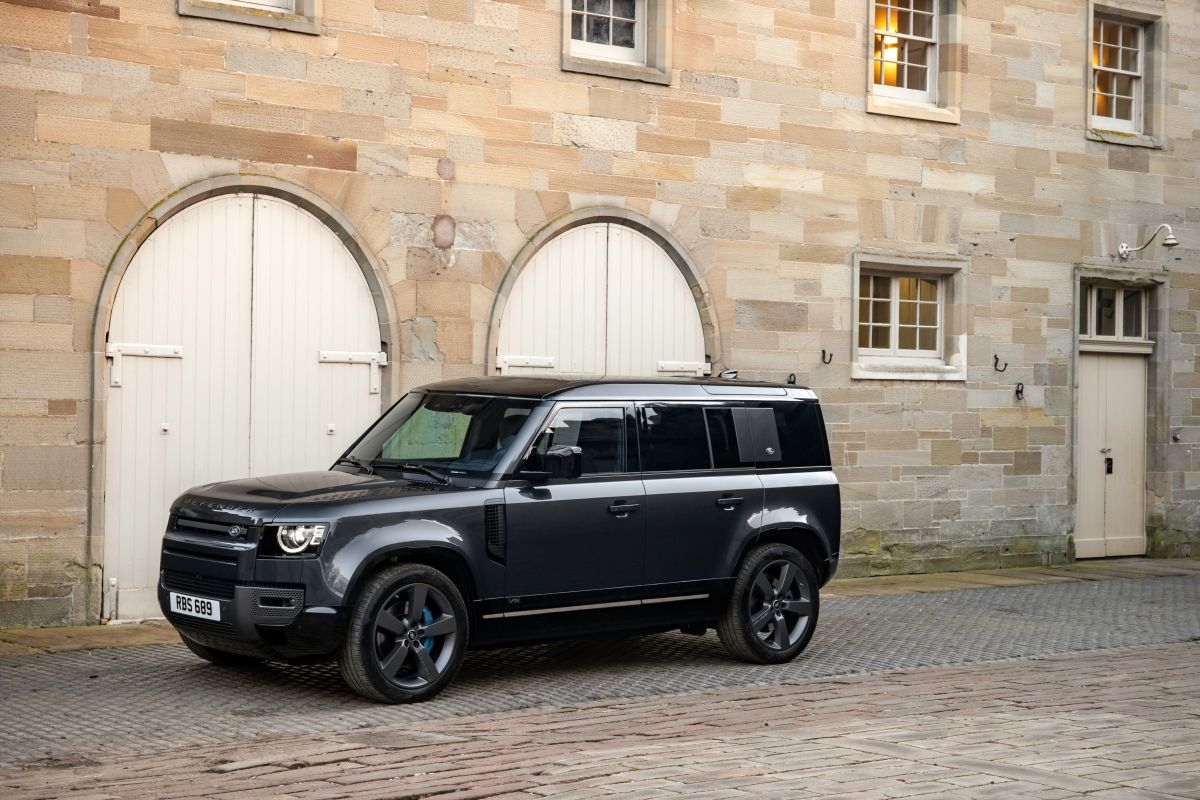 Land Rover trình làng Defender V8 2022 mạnh 518 mã lực Land Rover trình làng Defender V8 2022 mạnh 518 mã lực