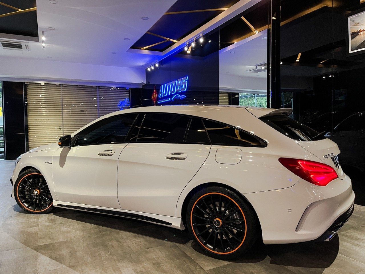 'Hàng độc' Mercedes-Benz CLA 45 AMG Shooting Brake lên sàn với giá 1,7 tỷ đồng