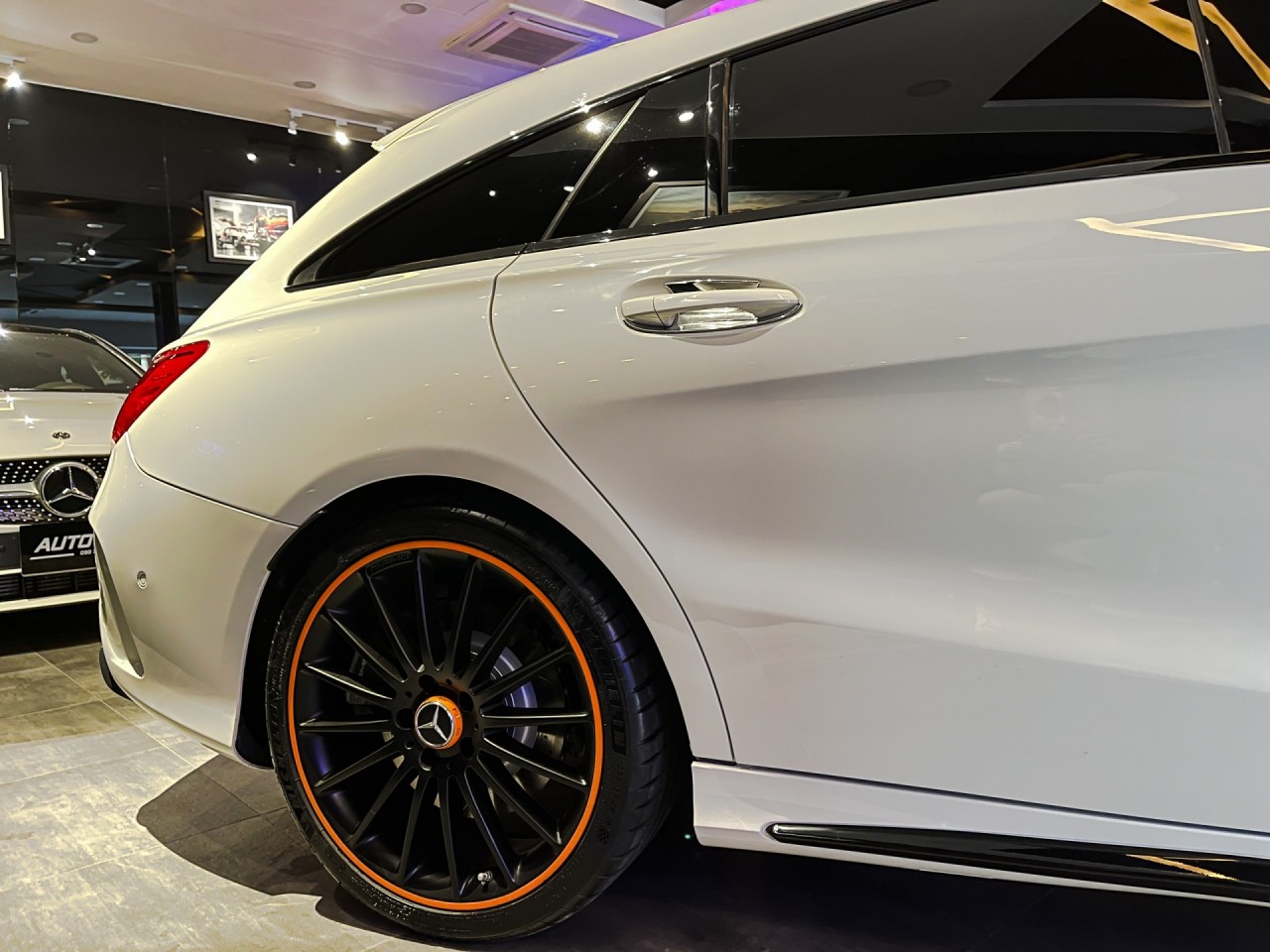 'Hàng độc' Mercedes Benz CLA 45 AMG Shooting Brake lên sàn với giá 1,7 tỷ đồng