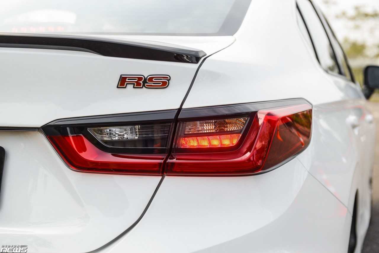 So sánh Toyota Vios GR-S và Honda City RS So sánh Toyota Vios GR S và Honda City RS