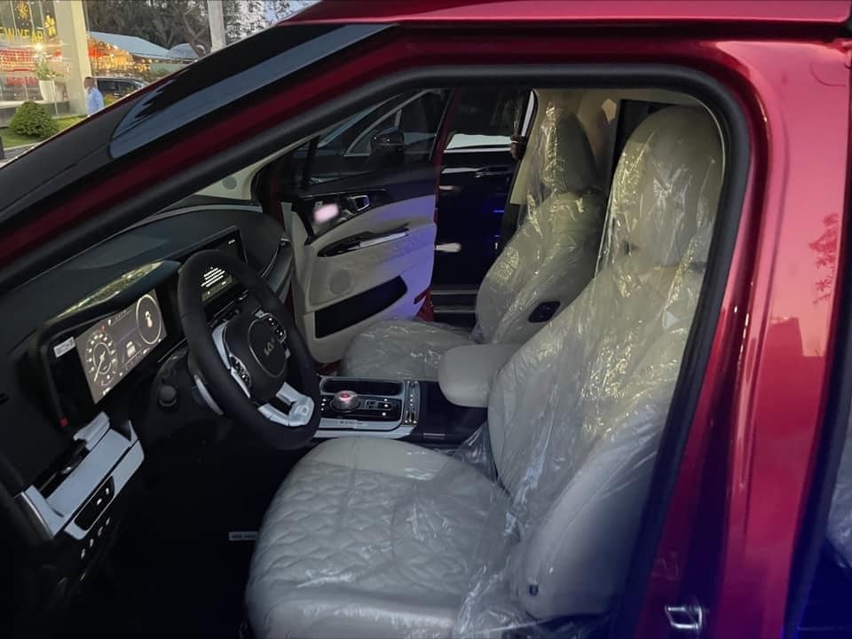 Cận cảnh Kia Carnival Royal với 2 chỗ ngồi hạng thương gia