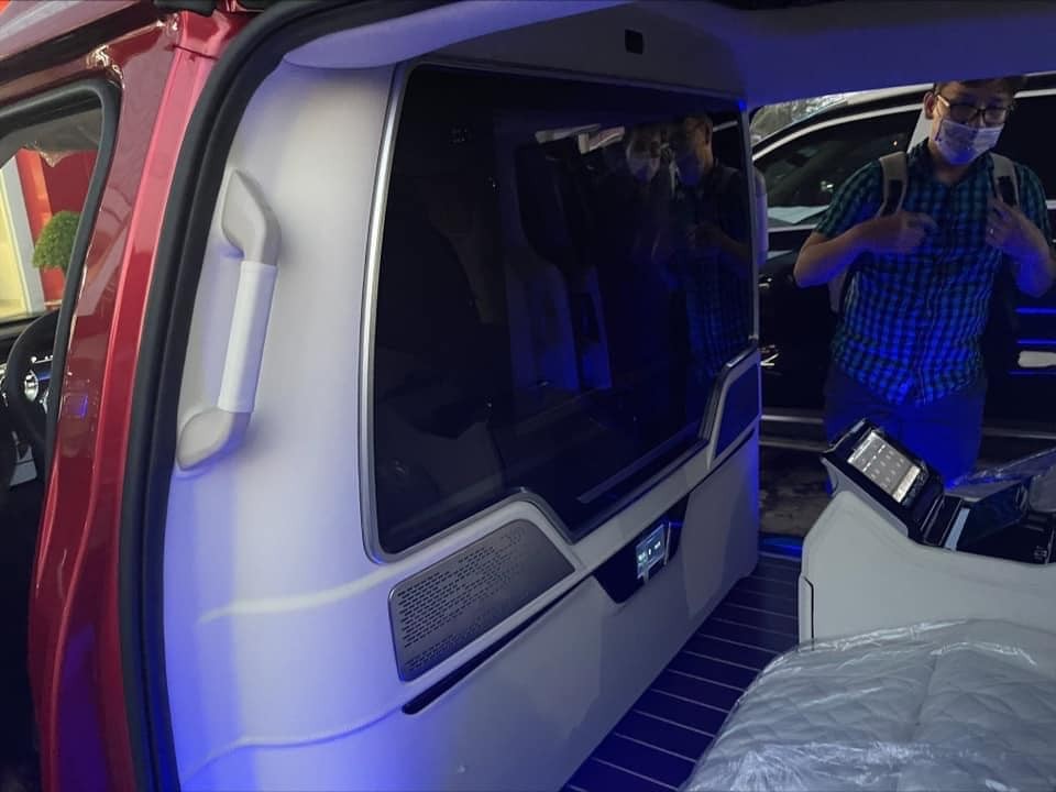Cận cảnh Kia Carnival Royal với 2 chỗ ngồi hạng thương gia