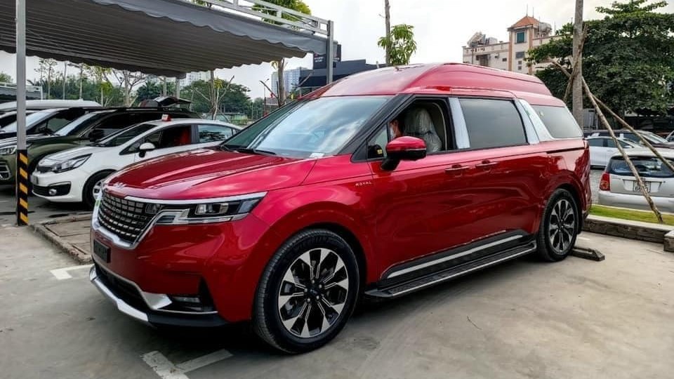 Cận cảnh Kia Carnival Royal với 2 chỗ ngồi hạng thương gia
