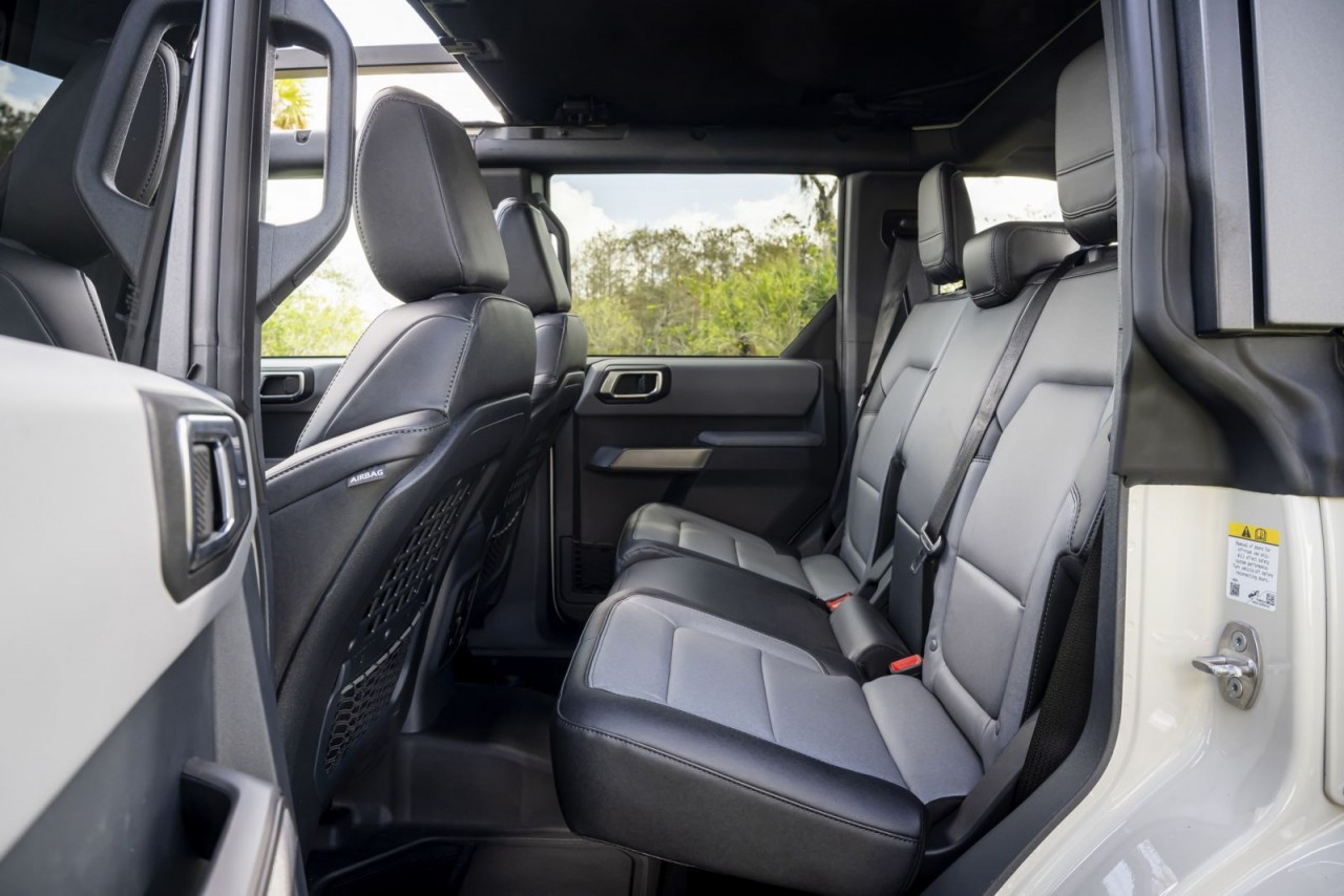 Ford Bronco Everglades 2022 ra mắt, tăng thêm khả năng off-road