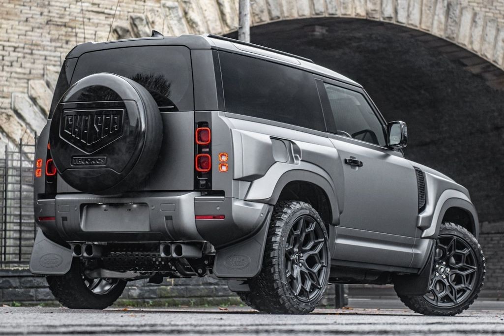 Land Rover Defender độ thân rộng hầm hố