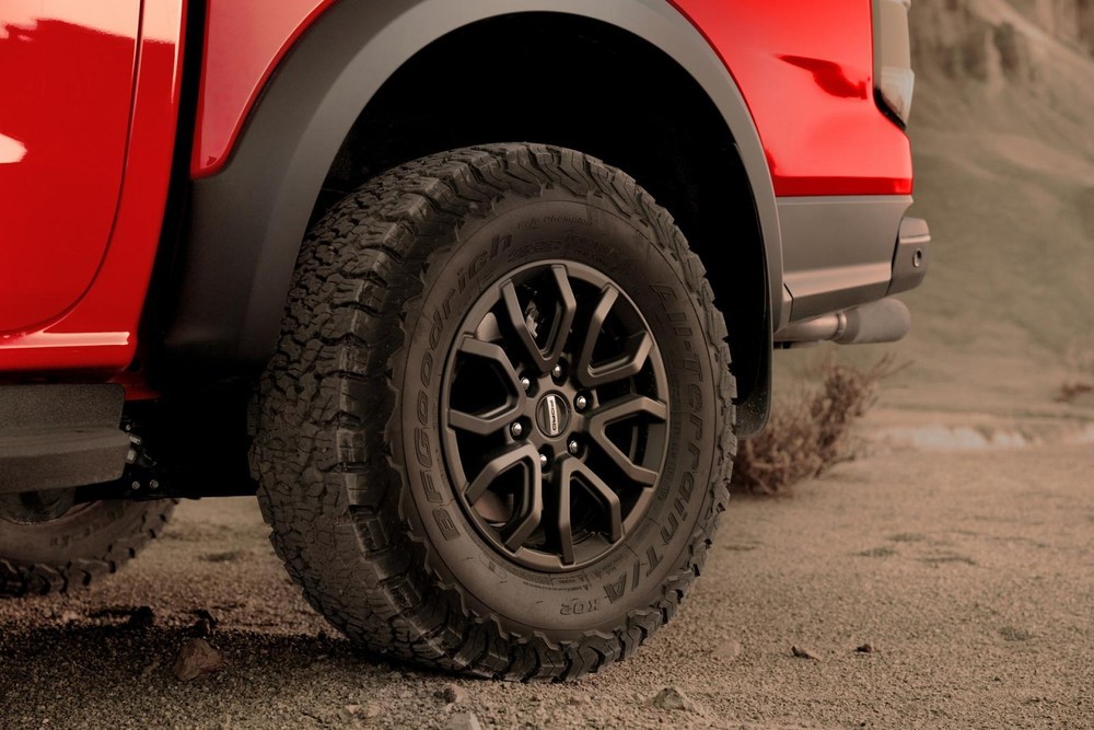 Ford Ranger Raptor thế hệ mới ra mắt tại Việt Nam, không có động cơ V6