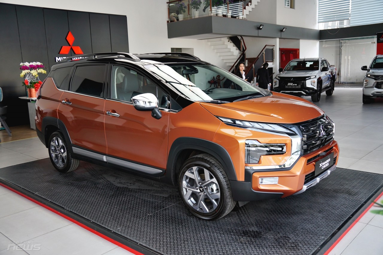 Cùng mức giá 698 triệu, Mitsubishi Xpander Cross khác Toyota Veloz Cross Top ở điểm gì? Cùng mức giá 698 triệu, Mitsubishi Xpander Cross khác Toyota Veloz Cross Top ở điểm gì?