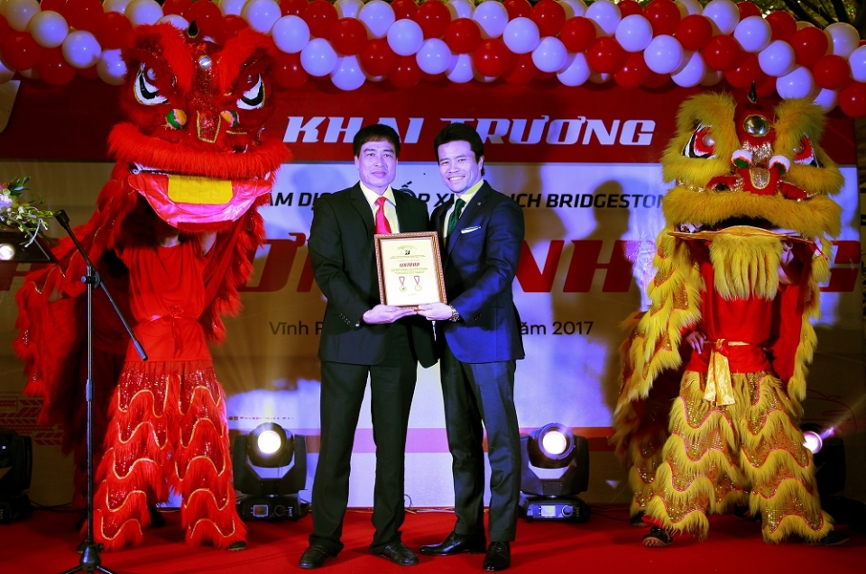 Bridgestone khai trương dịch vụ lốp xe đầu tiên tại Vĩnh Phúc bridgestone khai truong dich vu lop xe dau tien tai vinh phuc