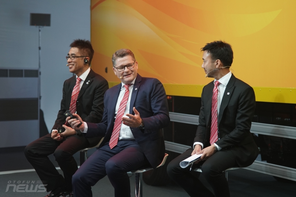 ud trucks ra mat xe tai croner moi voi nhieu tuy chon phong phu
