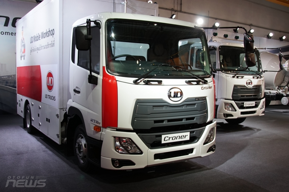 ud trucks ra mat xe tai croner moi voi nhieu tuy chon phong phu
