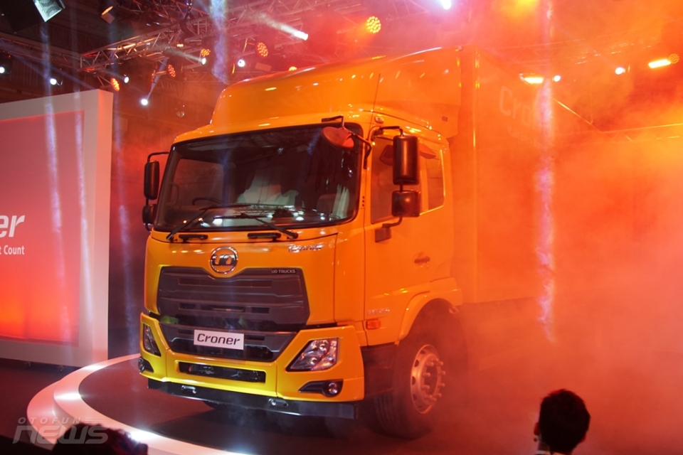 ud trucks ra mat xe tai croner moi voi nhieu tuy chon phong phu