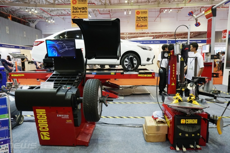 automechanika tphcm 2019 huong den dong xe thuong mai