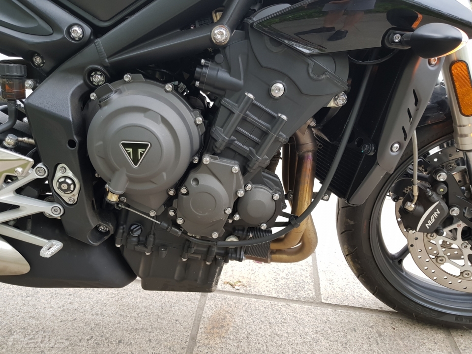 triumph street triple s naked bike 800cc danh cho nguoi moi