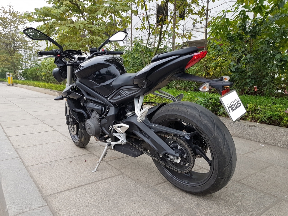 triumph street triple s naked bike 800cc danh cho nguoi moi