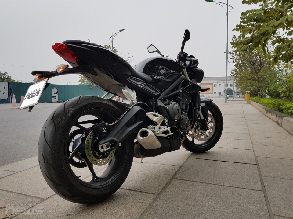 triumph street triple s naked bike 800cc danh cho nguoi moi